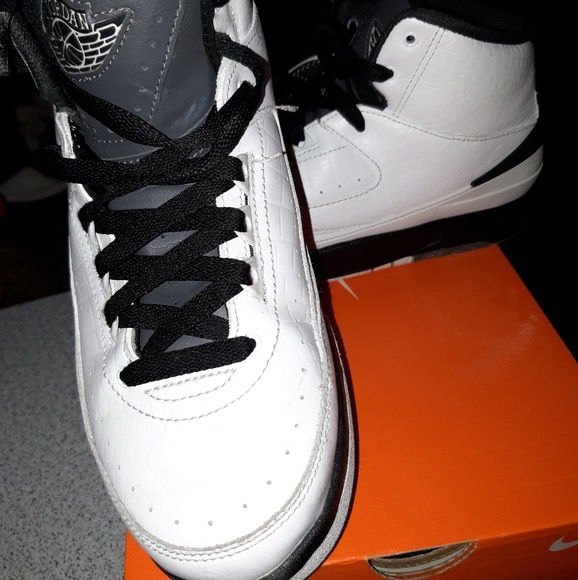 Air Jordan 2's - Picture 4 of 4